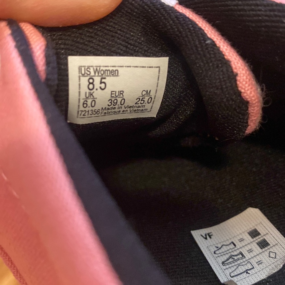 Vans - Picture 6 of 7